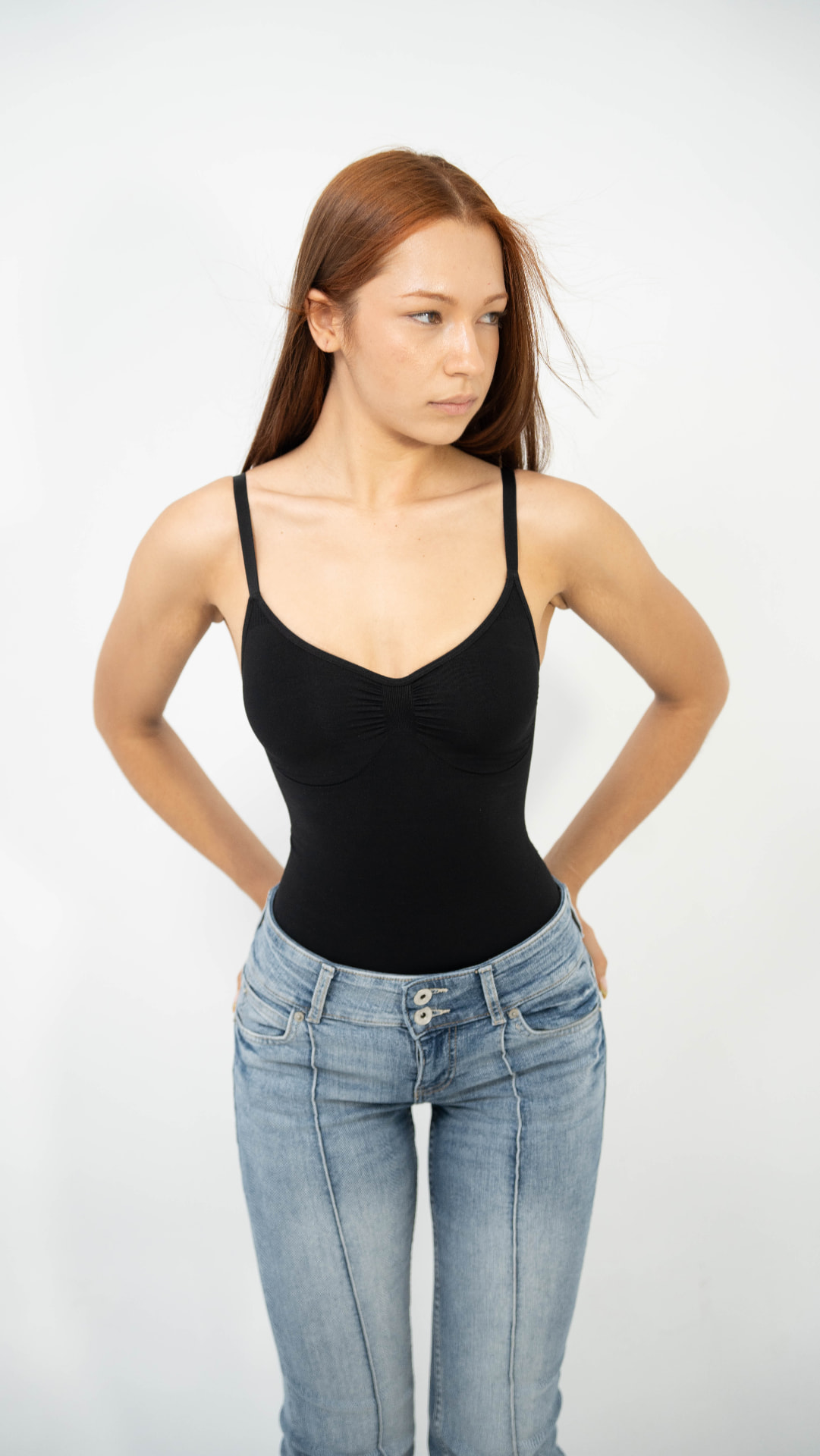Ana India Mariscal Muñoz — FRONTAL — MEDIO CUERPO